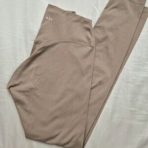 437 Leggings in Tan – Good Condition